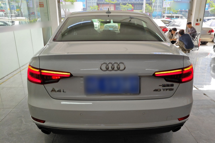 奥迪A4L 2018款 30周年年型 40 TFSI 进取型车身外观6
