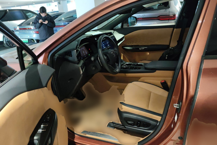 雷克萨斯RZ 2023款 450e 四驱纵享版中控内饰20