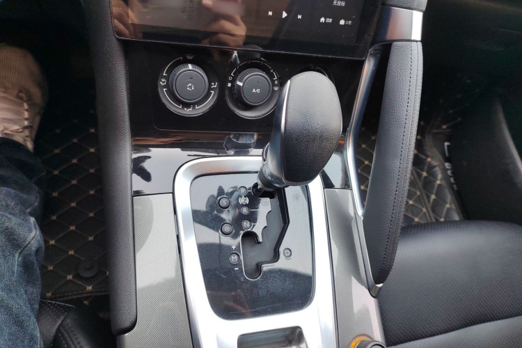标致3008 2018款 2.0L 自动经典版局部细节18