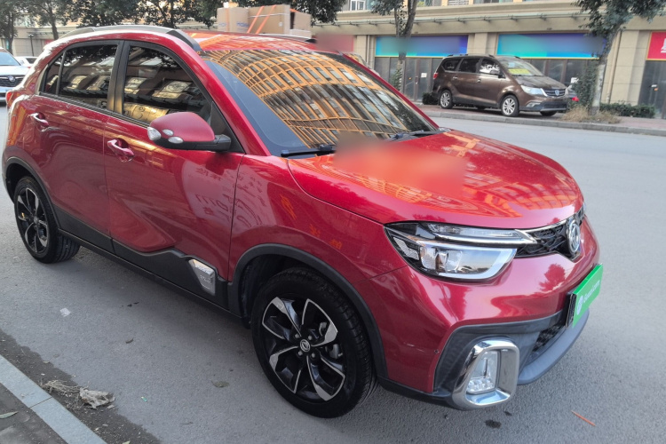 东风风神AX4 2017款 1.6L 手动潮尚型车身外观3