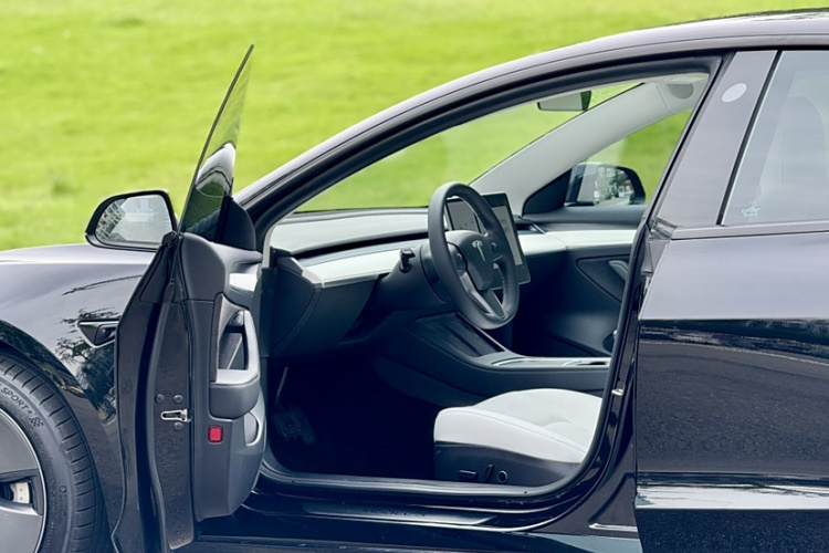 特斯拉 Model 3 2021款 标准续航后驱升级版 3D6中控内饰7001