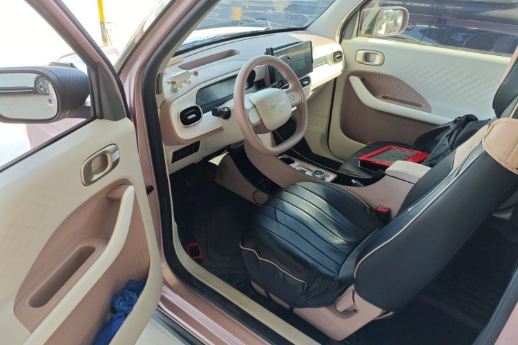 吉利银河 2025款 210km 熊猫卡丁中控内饰7003