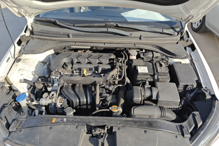 现代 领动 2019款 1.5L CVT智炫·精英型机舱底盘24