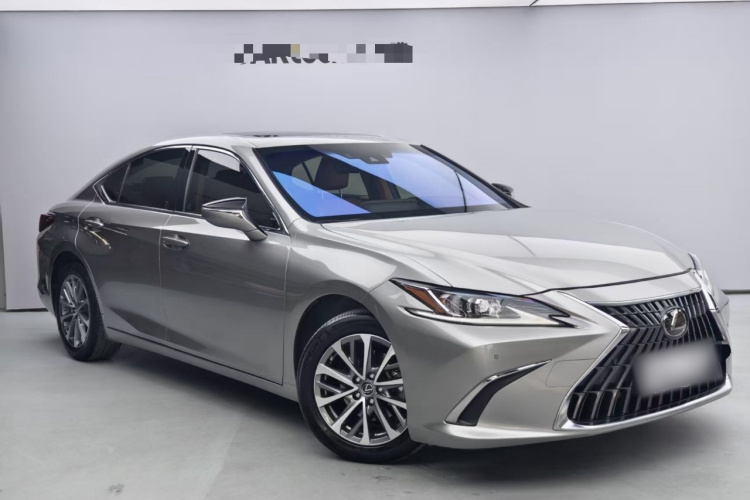 雷克萨斯ES 2021款 200 卓越版车身外观3