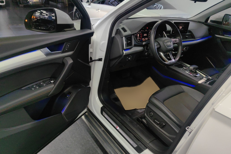 奥迪Q5L 2018款 40 TFSI 荣享时尚型 国VI中控内饰7003