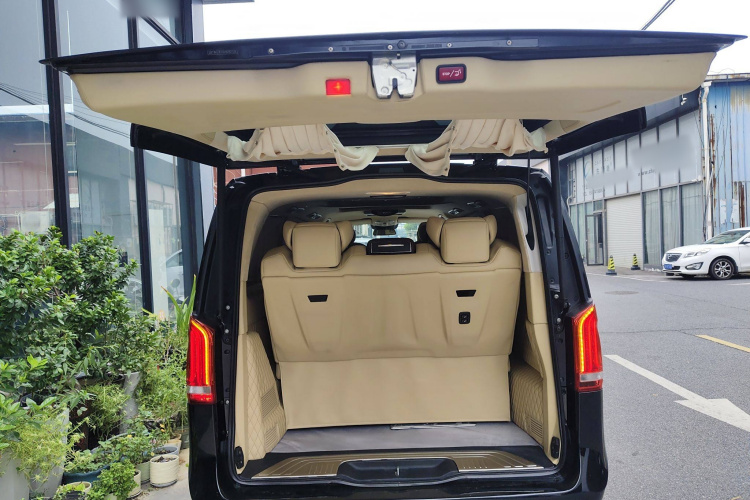 奔驰V级 2018款 V 260 L 尊贵加长版 国VI局部细节23