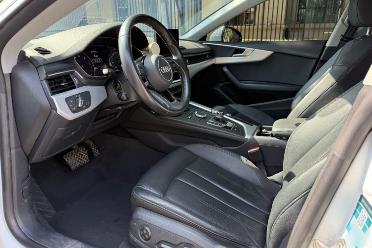 奥迪A5 2019款 Sportback 40 TFSI 时尚型中控内饰7004