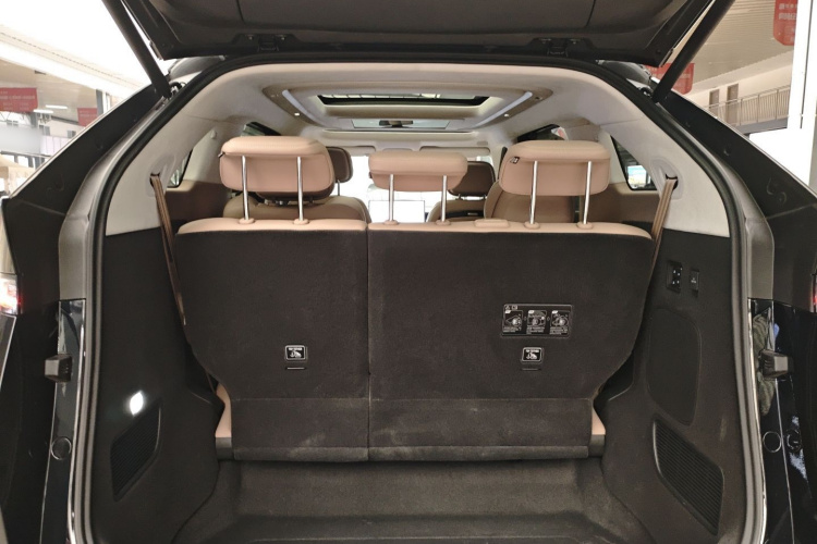 小鹏X9 2025款 650长续航 Max机舱底盘23