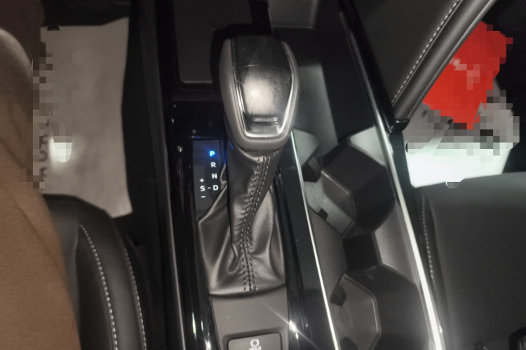 丰田 凯美瑞 2024款 双擎 2.0HGVP 豪华版局部细节18