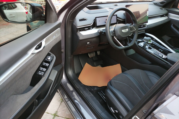 吉利汽车 星瑞 2025款 东方曜 2.0TD 望月版中控内饰7003