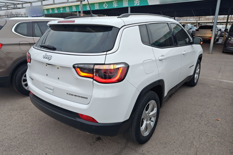 Jeep 指南者 2020款 220T 自动精英版车身外观7