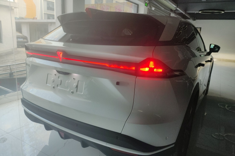 深蓝汽车 深蓝S07 2026款 300Ultra 华为乾崑ADS SE版车身外观7