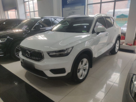 沃尔沃XC40 2022款 T4 四驱智行时尚版