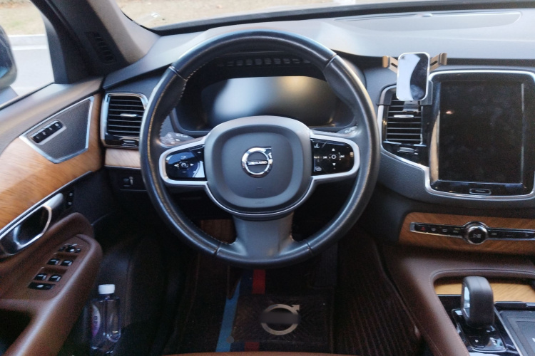 沃尔沃XC90 2022款 B6 智逸豪华版 7座中控内饰13