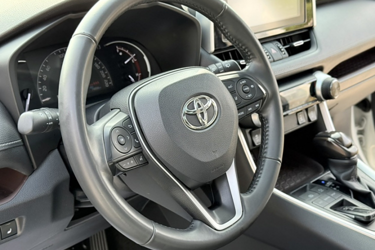 丰田 RAV4荣放 2020款 2.0L CVT两驱尊贵版中控内饰7002