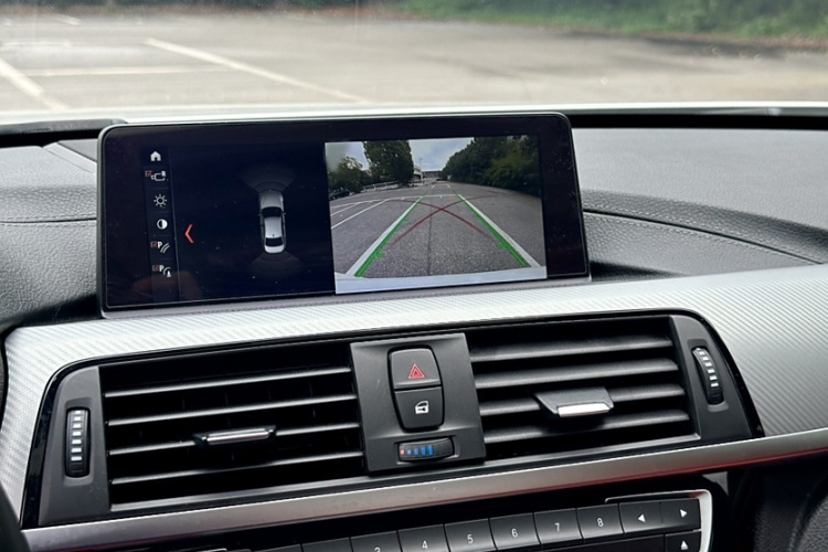 宝马3系 2019款 320i M运动曜夜版局部细节9002