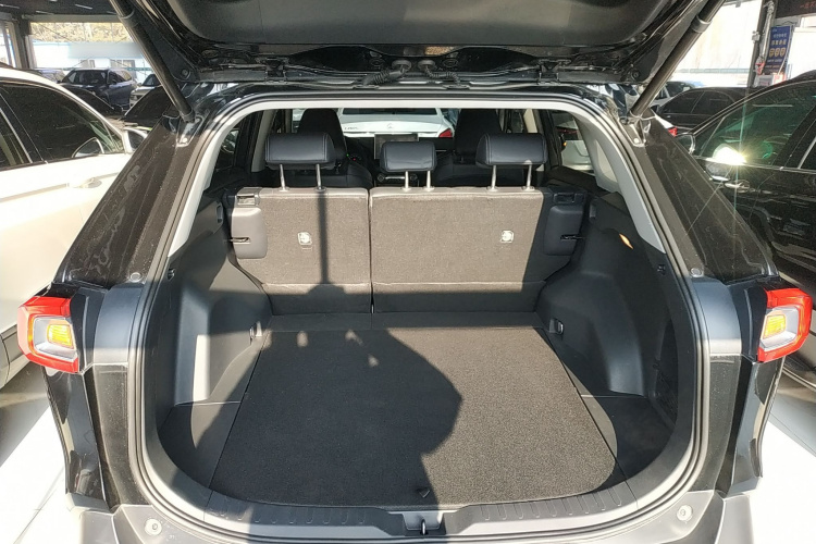 丰田 威兰达 2022款 2.0L CVT两驱豪华PLUS版机舱底盘23