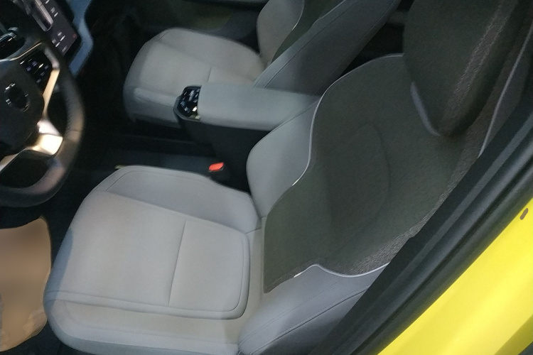 沃尔沃EX30 2025款 后驱长续航版 Ultra中控内饰19