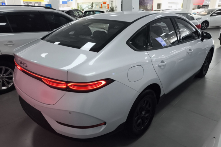 比亚迪 秦PLUS 2025款 DM-i 智驾版 128KM进取型车身外观7