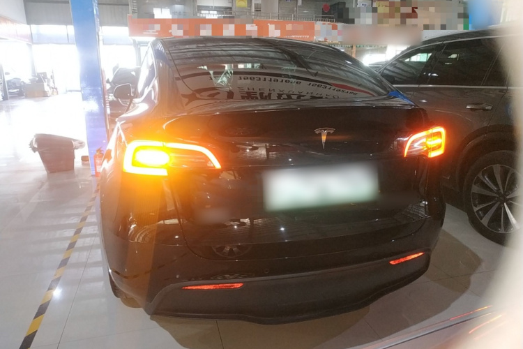 特斯拉 Model Y 2022款 改款 后轮驱动版车身外观6