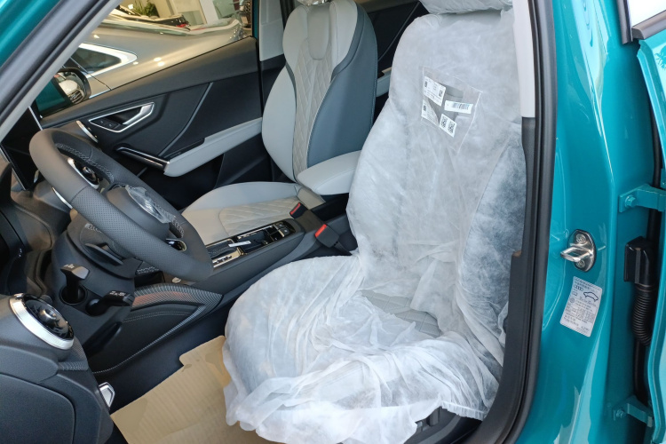 奥迪Q2L 2025款 35TFSI 时尚动感型中控内饰19