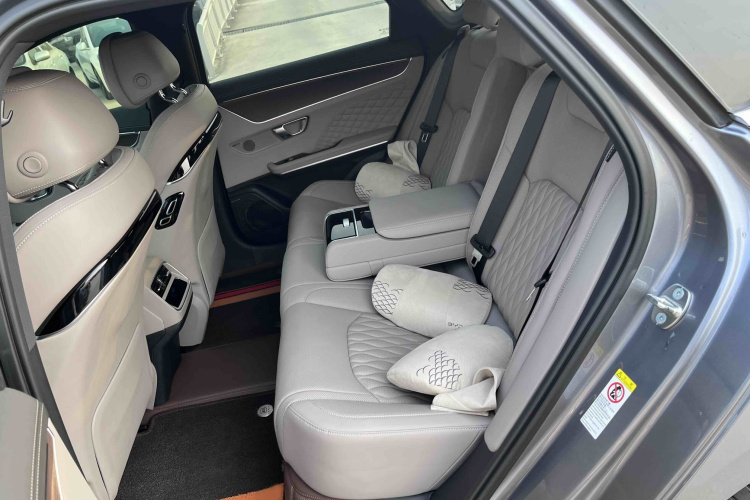 比亚迪 汉 2024款 DM-i 荣耀版 121KM 尊享型中控内饰7004