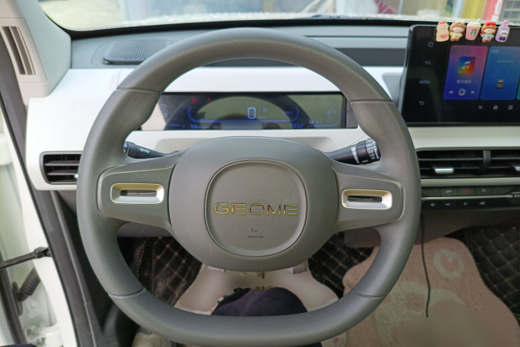 吉利银河 2023款 熊猫mini 200km 耐力熊中控内饰13