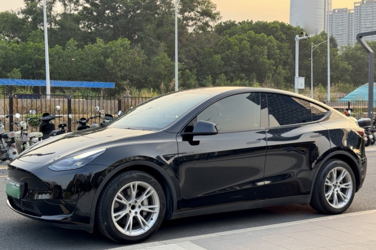 特斯拉 Model Y 2022款 改款 后轮驱动版车身外观6006