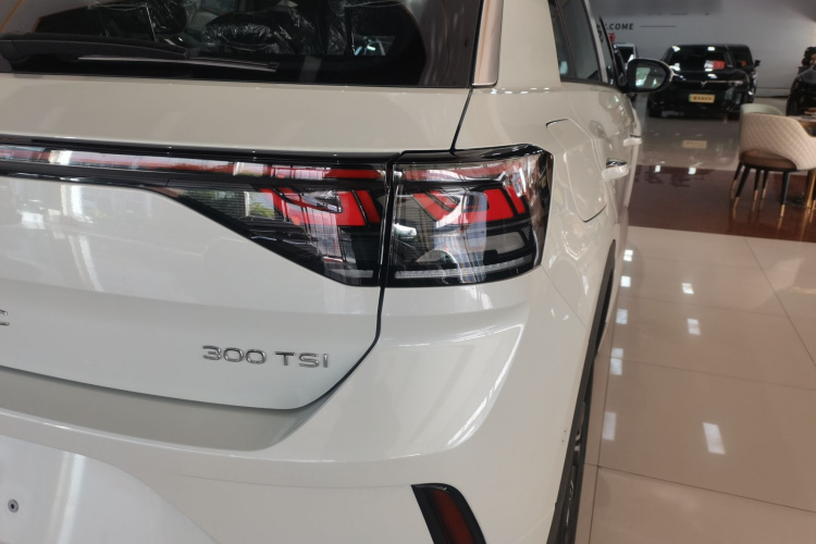 大众 T-ROC探歌 2025款 改款二 300TSI DSG两驱星光版车身外观9