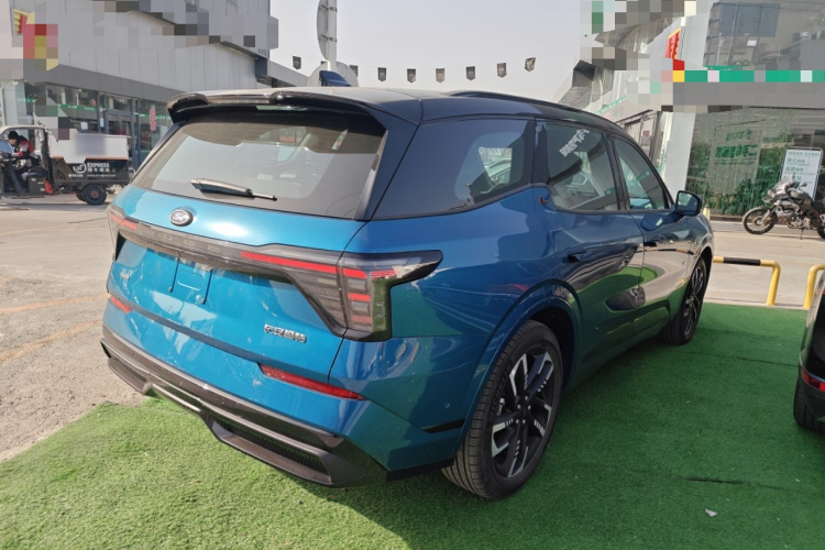 福特 2023款 锐界L 2.0T EcoBoost E混动四驱七座 STLine车身外观7