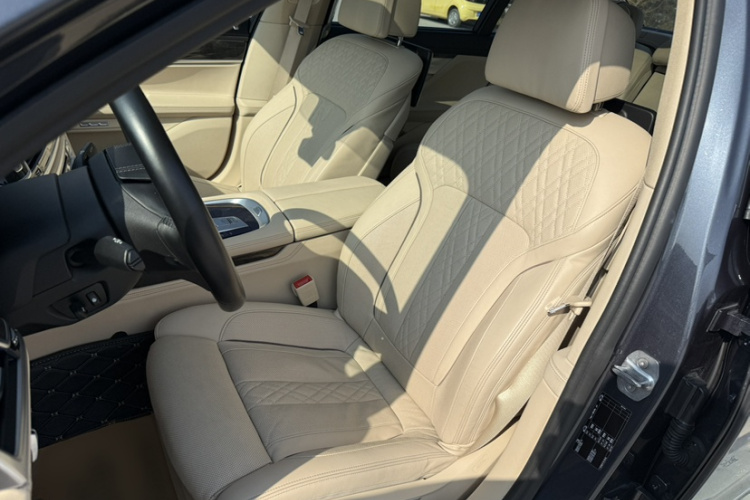 宝马7系 2016款 730Li 豪华型局部细节19