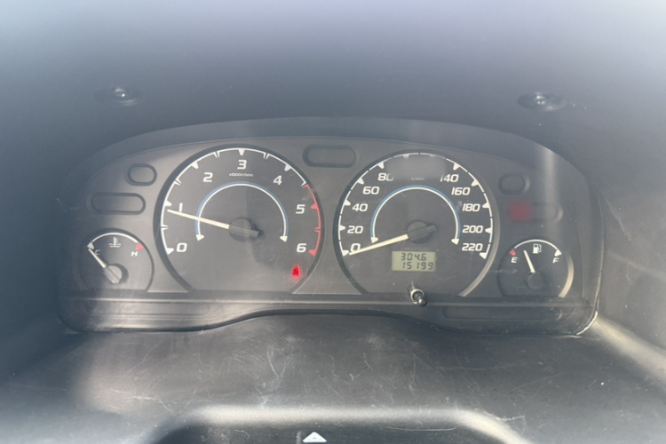 江铃 特顺 2019款 2.8T商运型短轴中顶6座国VI JX493局部细节14