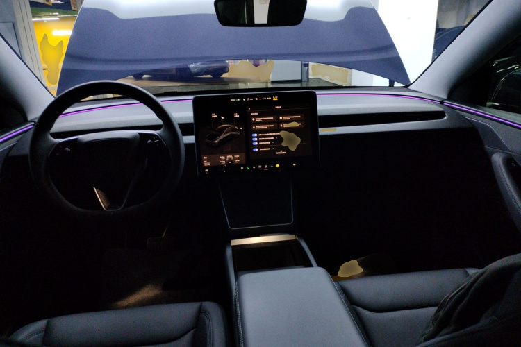 特斯拉 Model Y 2025款 长续航全轮驱动版中控内饰12