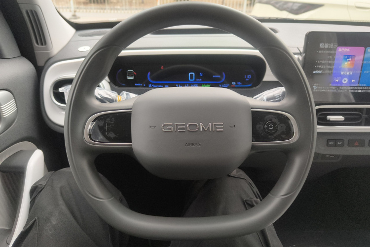 吉利银河 熊猫 2025款 210km 元气熊中控内饰13