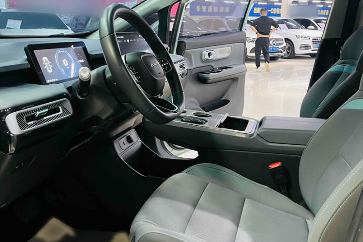 埃安 AION Y 2023款 Younger中控内饰7003