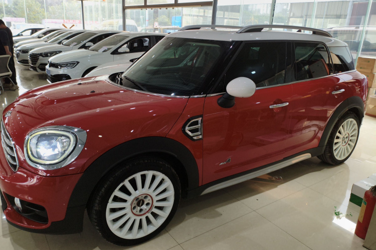 MINI Countryman 2017款 1.5T COOPER ALL4 非常假日版 辣椒红车身外观6003