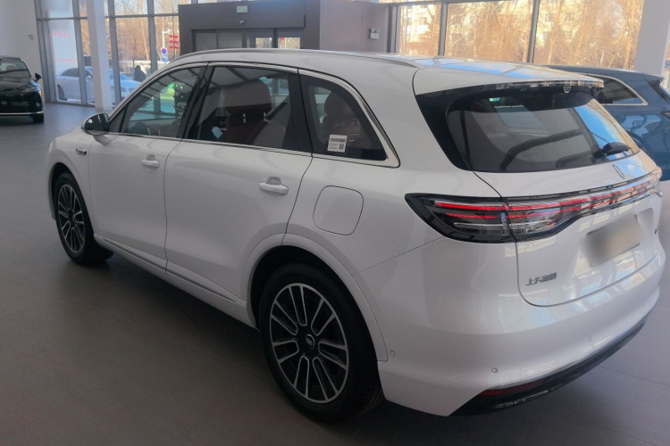 鸿蒙智行 尚界H5 2025款 增程 Max车身外观6005