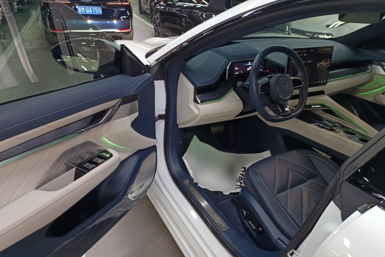 极氪001 2022款 超长续航双电机 YOU版中控内饰20