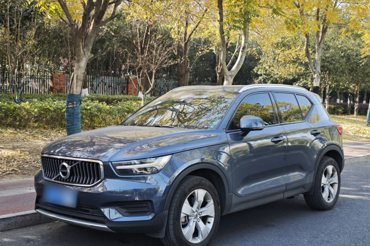 沃尔沃XC40 2022款 T4 四驱智行时尚版车身外观1