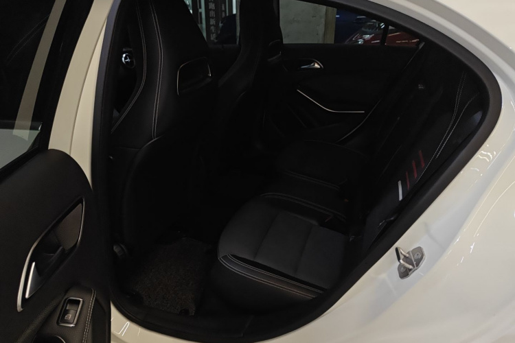 奔驰A级(进口) 2018款 A 200 动感型中控内饰21