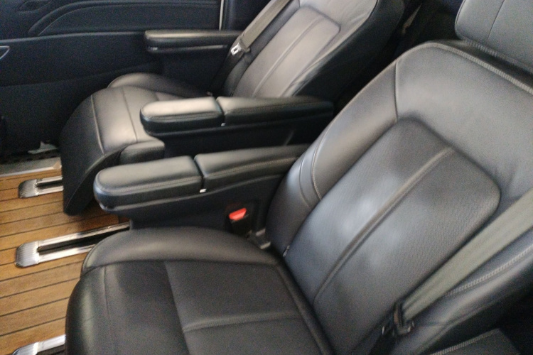 广汽传祺 传祺M8 2021款 领秀系列 390T 尊贵版中控内饰7004