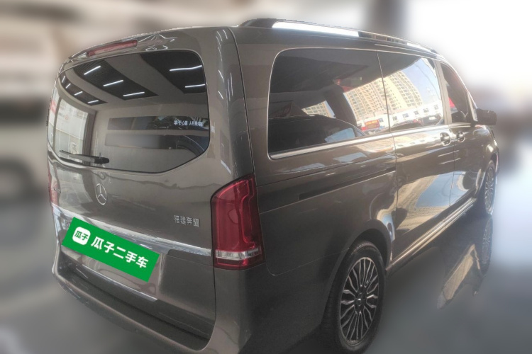 奔驰V级 2017款 V 260 尊贵版车身外观7