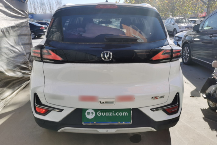 长安CS15 2019款 1.5L 手动进取型 国VI车身外观6