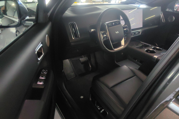 理想汽车 理想L8 2024款 Ultra中控内饰20