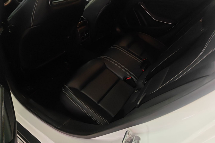 奔驰GLA 2018款 GLA 200 时尚型中控内饰21