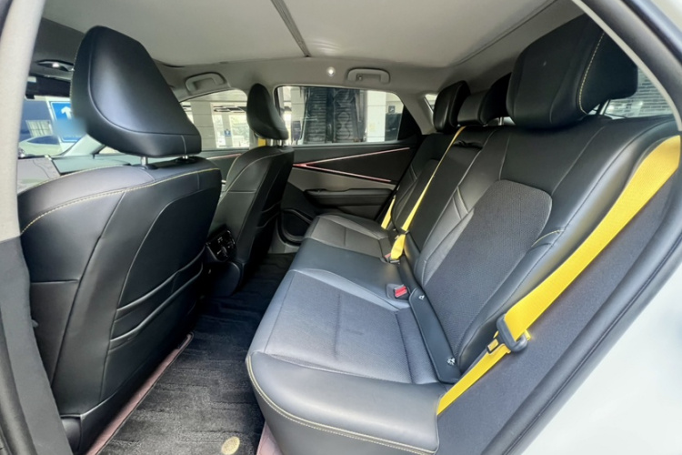 丰田bZ5 2025款 550 PRO智行版中控内饰7006