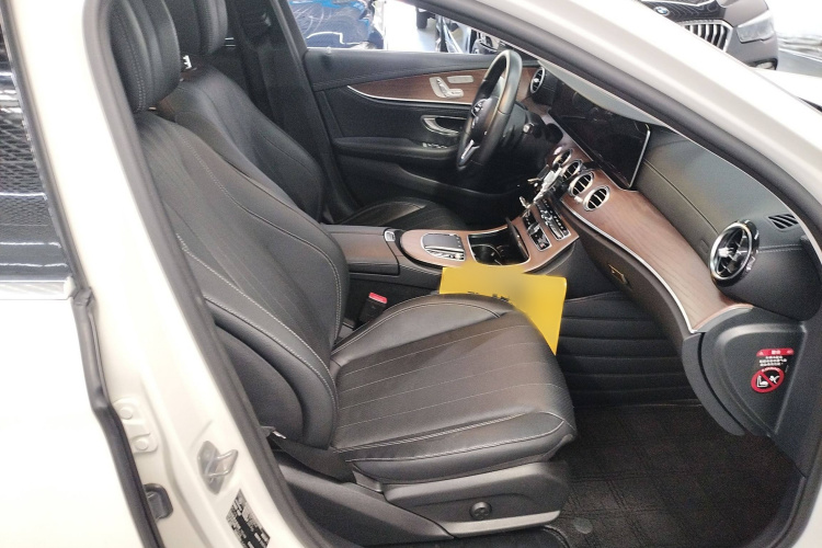 奔驰E级 2020款 E 300 L 豪华型局部细节41
