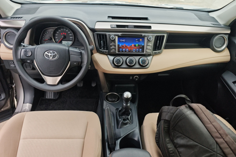 丰田 RAV4荣放 2015款 2.0L 手动两驱都市版中控内饰7002