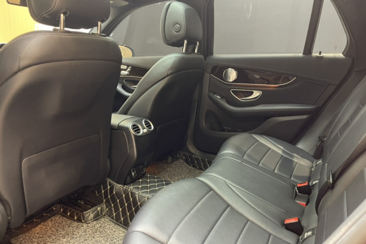 奔驰GLC 2019款 GLC 260 L 4MATIC 动感型中控内饰7010