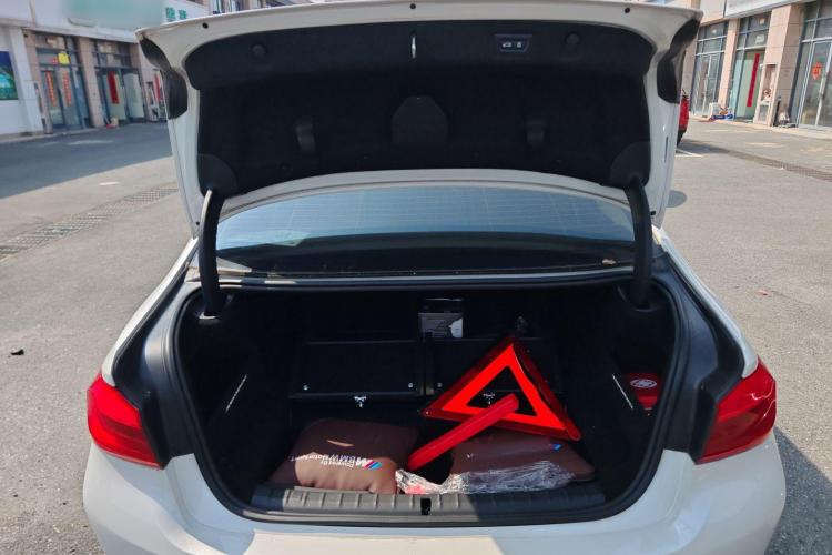 宝马5系新能源 2019款 改款 530Le 先锋版中控内饰23